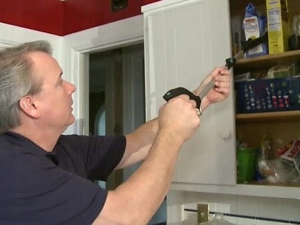 Chwytak Łapacz Pomocna Dłoń Do Podnoszenia Śmieci Liści Sprzątania Latarka