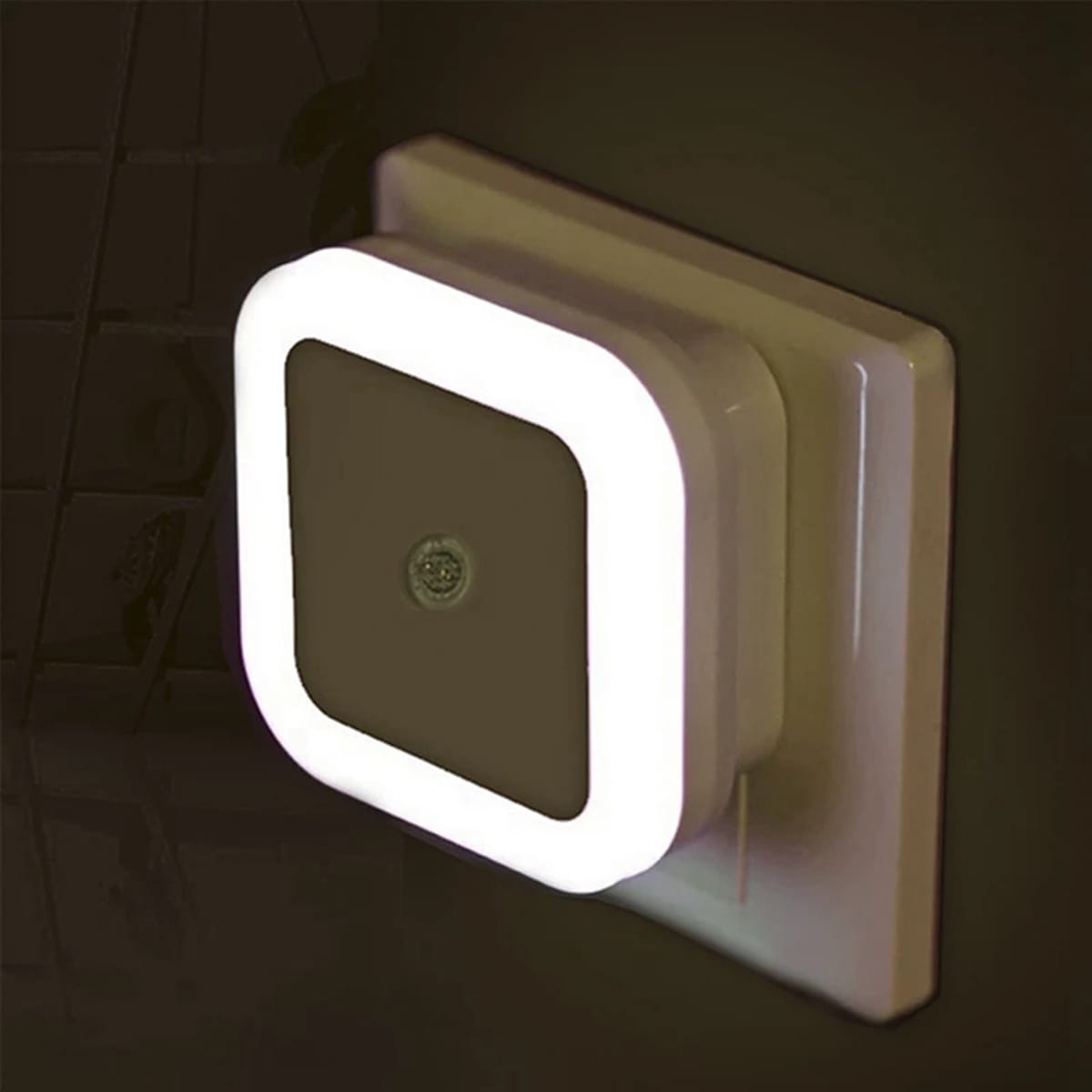 image-1092.jpeg Lampka Nocna Do Kontaktu Z Czujnikiem Zmierzchu Gniazdka Kontakt 1w