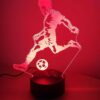 Lampka Nocna Biurkowa Piłkarz Zmieniająca Kolory Futbool Pilot Dla Piłkarza