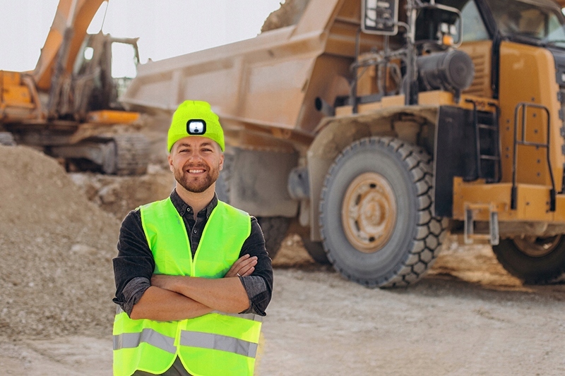 Czapka Męska Zimowa Robocza Z Latarką Led Wywijana Uni Ciepła Sportowa Usb