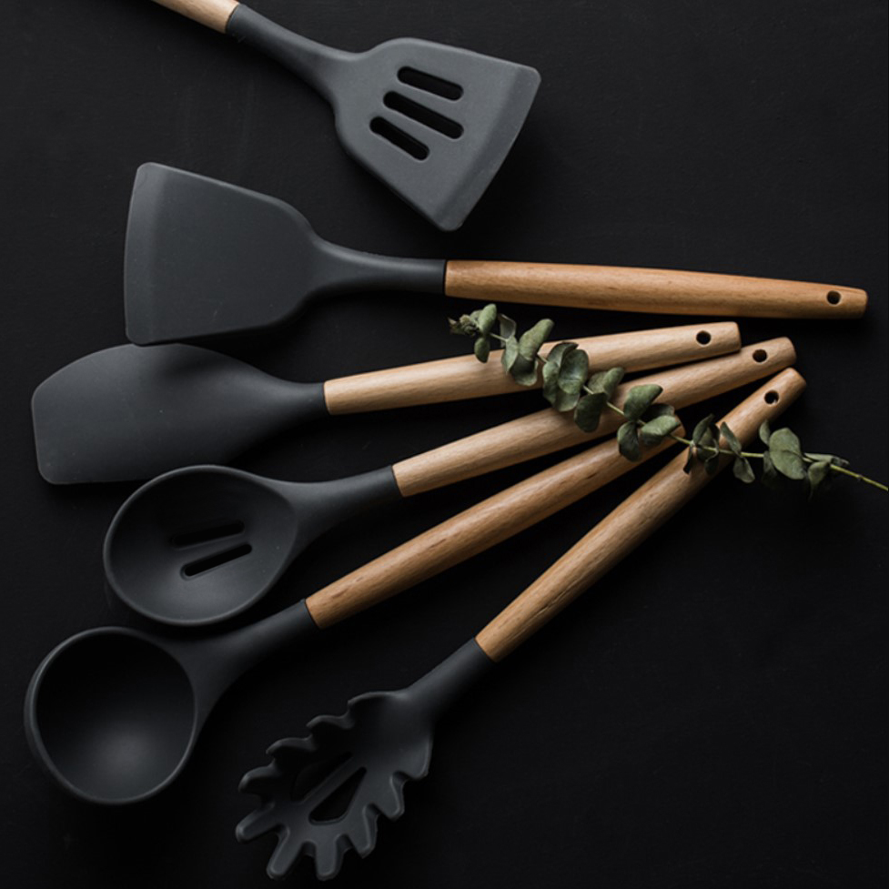 Zestaw 11 Silikonowych Akcesoriów Kuchennych W Stojaku 12 Elementów 230°c