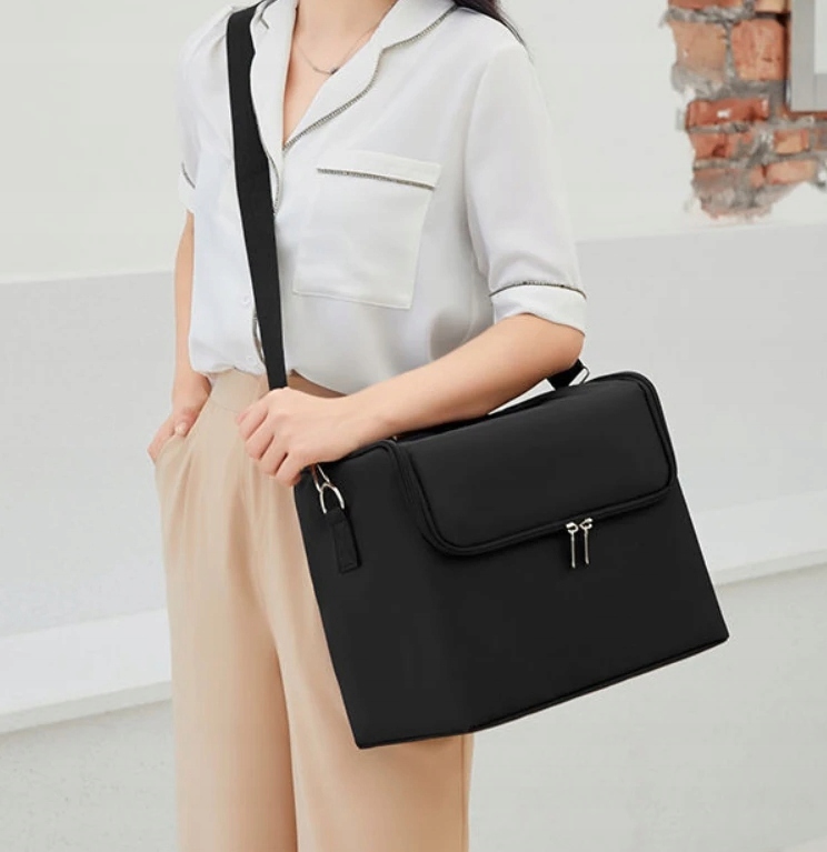 Kosmetyczka Torba Kuferek Na Pasku Organizer Na Kosmetyki Lakiery Przenośny